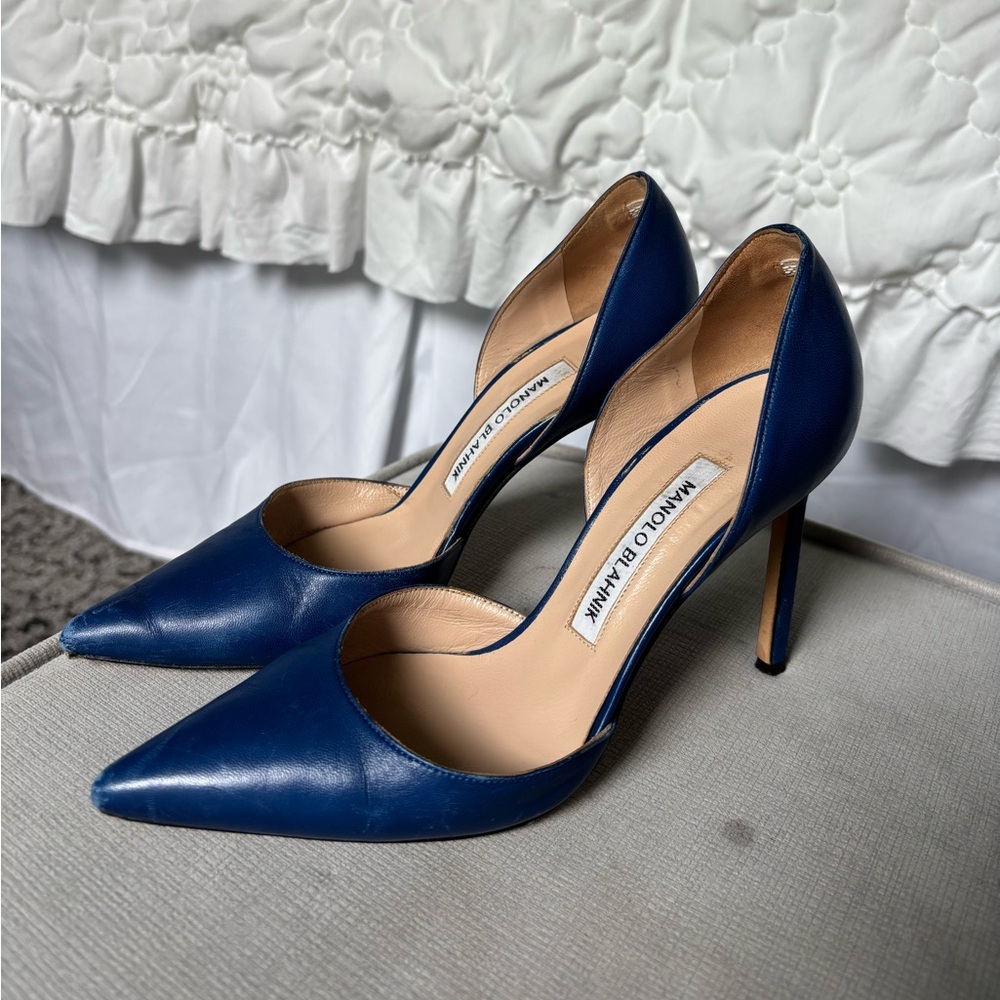 Manolo Blahnik Navy Blue Pointed Heels